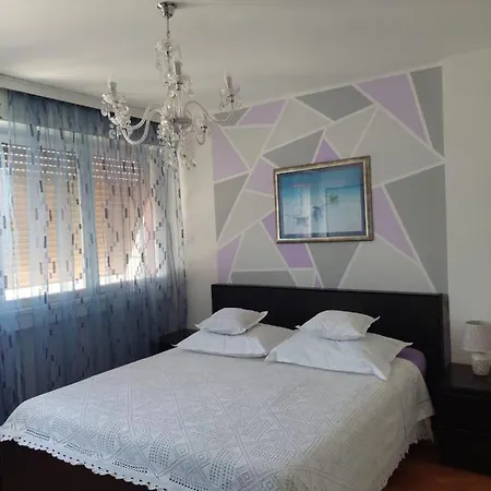 Step 2 Sky Apartment Split